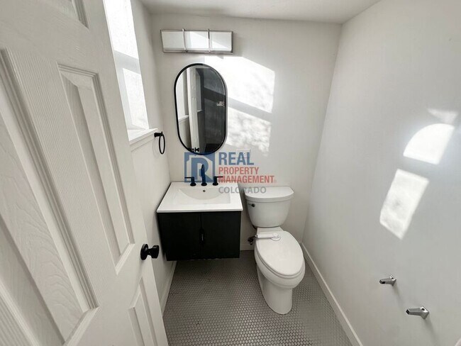 Building Photo - 9110 E Girard Ave