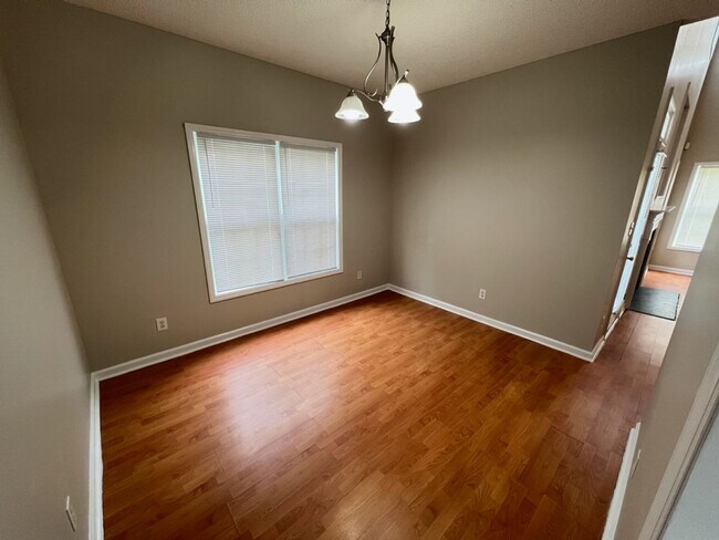 Building Photo - Large 3 bedroom home near downtown Raleigh!