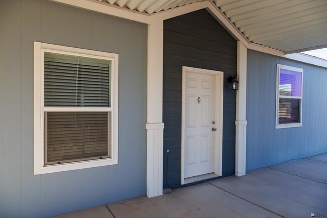 Building Photo - 10424 Mohave Trail