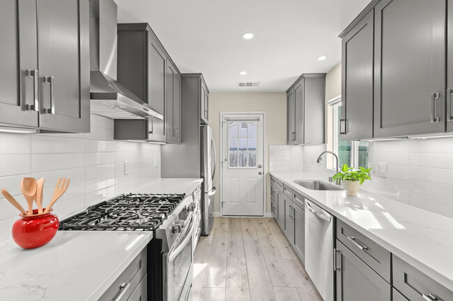 Building Photo - 6535 Ben Ave