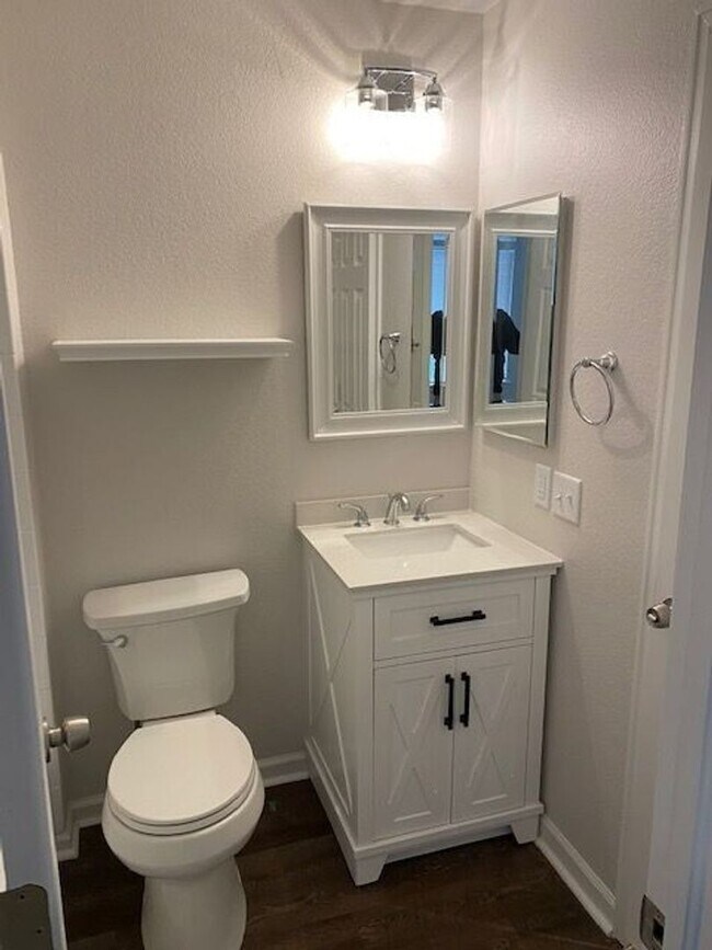 Building Photo - Bright Two Bedroom Condo at Powderhorn