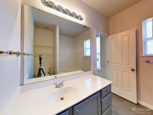 Building Photo - 7839 Baylis Dr