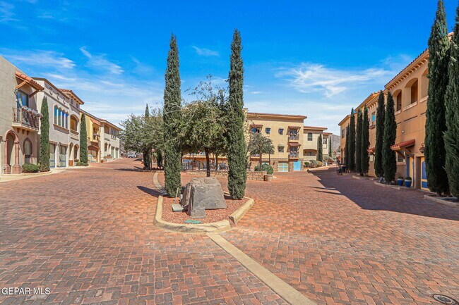 Building Photo - 6350 Escondido Dr