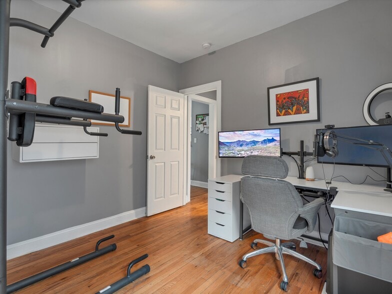 2nd bedroom/office (furniture not included) - 1202 Lawrence St