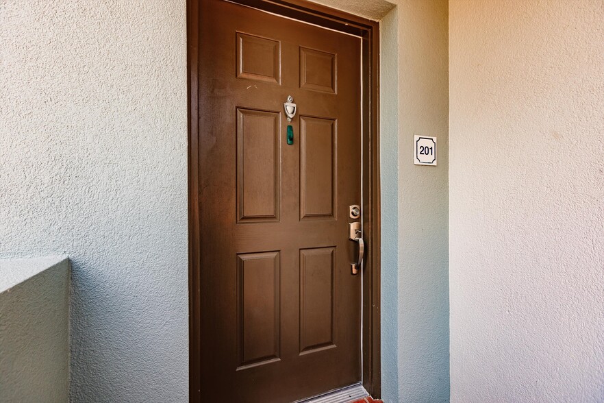 Building Photo - 3200 Village Walk Cir