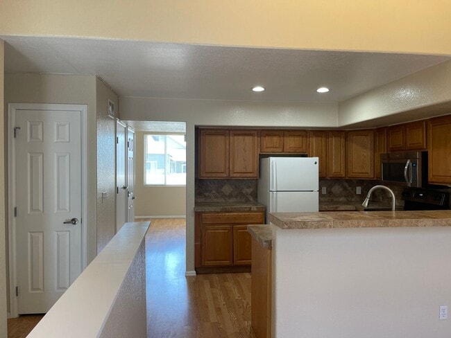 Building Photo - 1021 S Walden Way