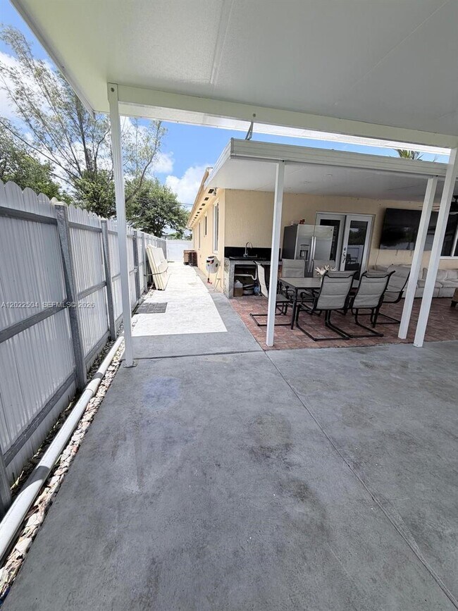 Building Photo - 1670 NW 73rd St