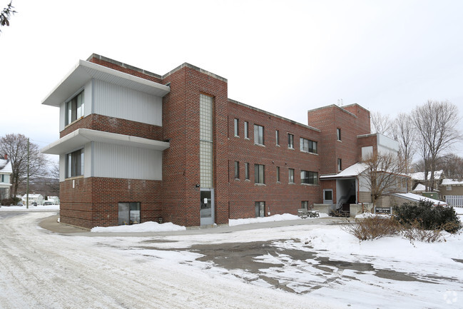 Primary Photo - Faulkner Apartments