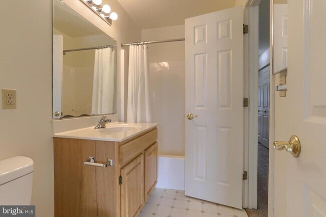 Building Photo - 211 Sparrow Rd