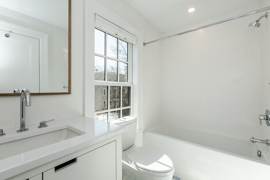 Building Photo - 229 Concord Ave