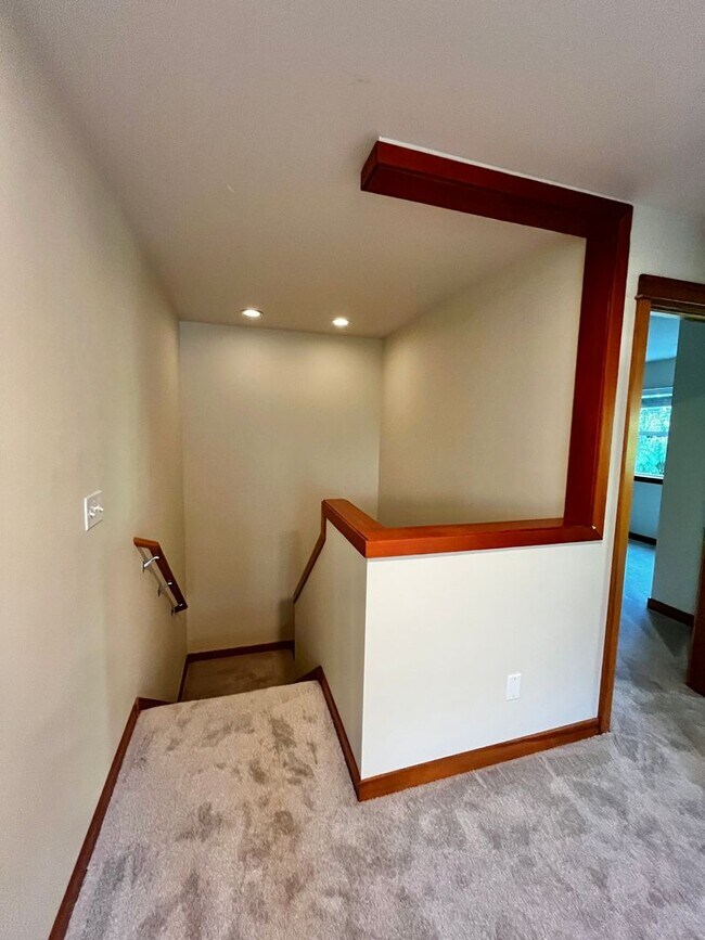 Building Photo - Beautiful 4 Bedroom Bainbridge Home Close ...
