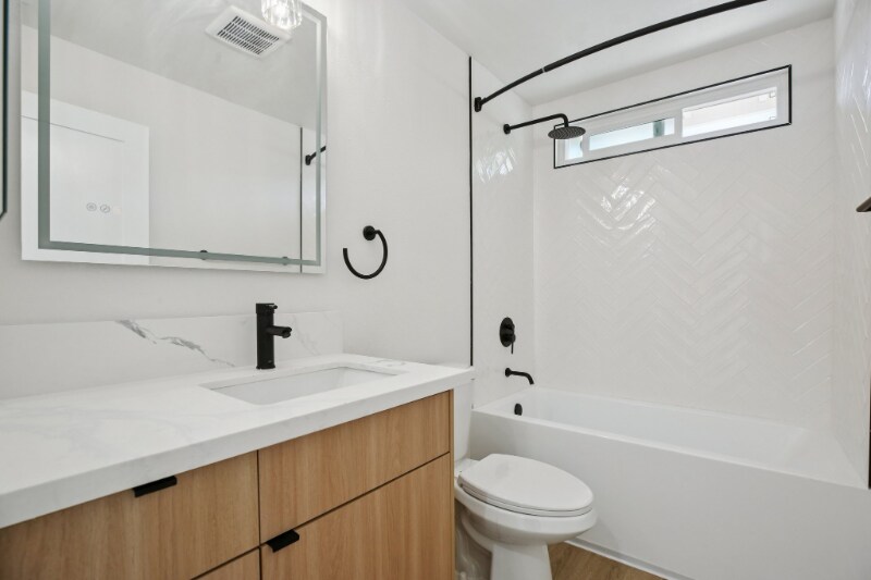 Building Photo - 25051 La Cresta Dr