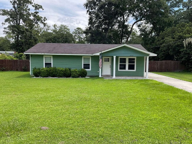Primary Photo - "Charming 3-Bedroom Haven with 2 Full Bath...