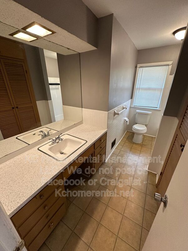 Building Photo - 10210 Fremont Ave