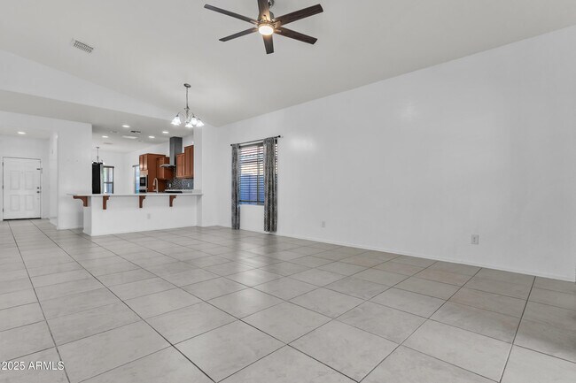 Building Photo - 2354 E Bellerive Dr