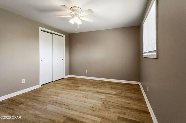 Building Photo - 3 bedroom 2 bath