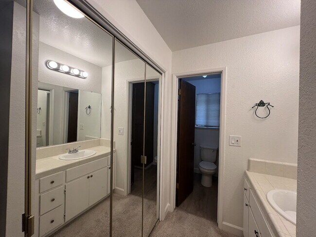 Building Photo - Beautiful Condo in Villa Del Sol – 2 Beds,...