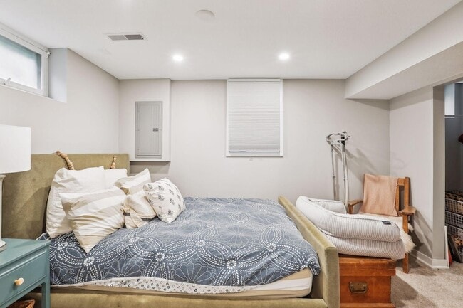 Building Photo - 4237 Ottawa Ave S