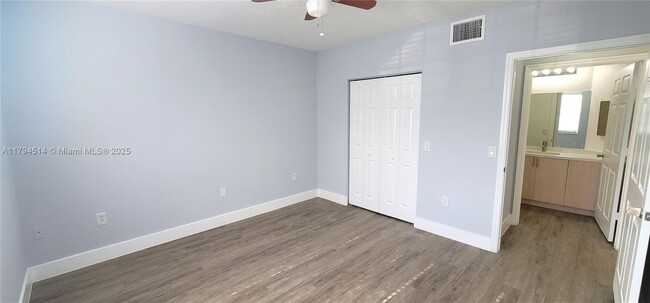 Building Photo - 704 Belmont Ln