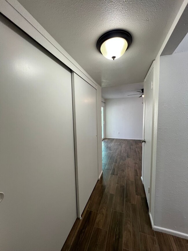 Building Photo - REMODELED 3 BEDROOM IN TOWN!