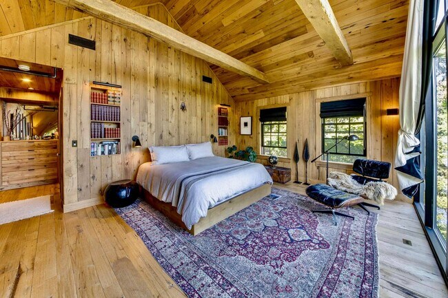 Building Photo - 8 Chequit Ave