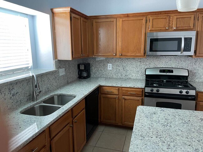 Building Photo - 2108 Zephyr Ln