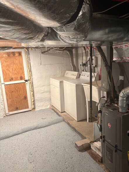 Building Photo - 639 E 29th St