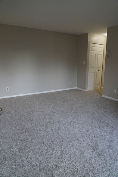 Building Photo - 6093 Majors Ln