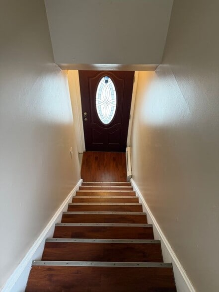 Building Photo - 215 Seaview Ave