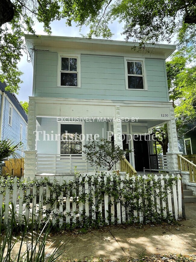 Primary Photo - 1230 N Liberty St