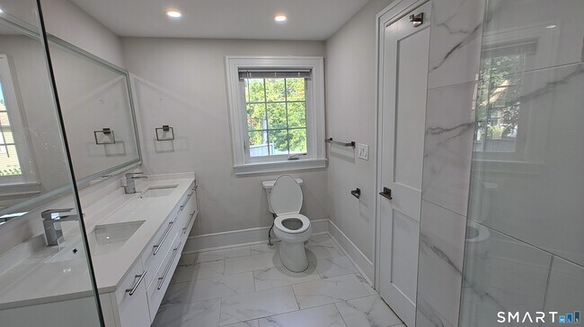 Building Photo - 42 Poe Ct