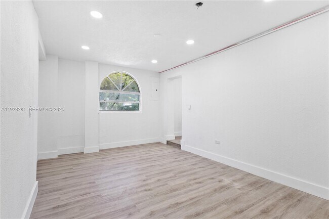 Building Photo - 4030 NW 1st Ave