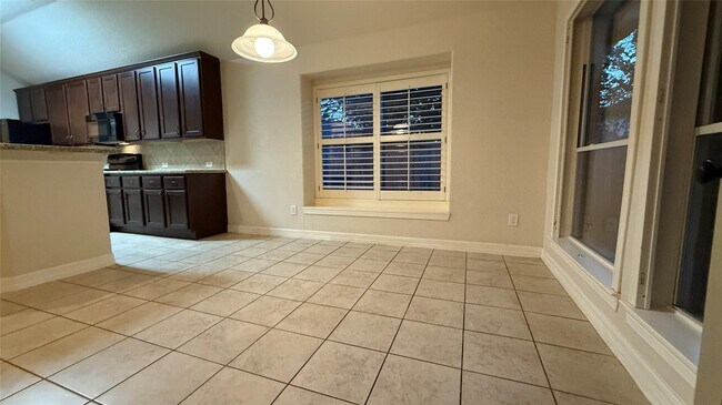 Building Photo - 931 Opal Chase Dr