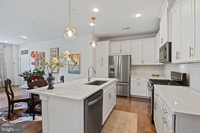 Building Photo - 13342 Arrowbrook Centre Dr