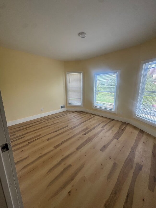 Building Photo - 4 Bedroom 1.5 home near downtown Detroit