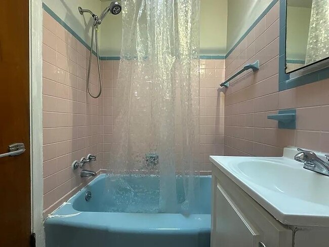 Building Photo - 6536 Crescentville Rd