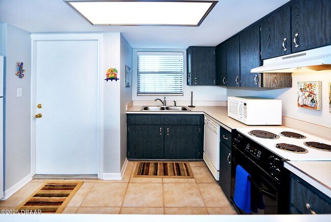 Building Photo - 1571 S Atlantic Ave