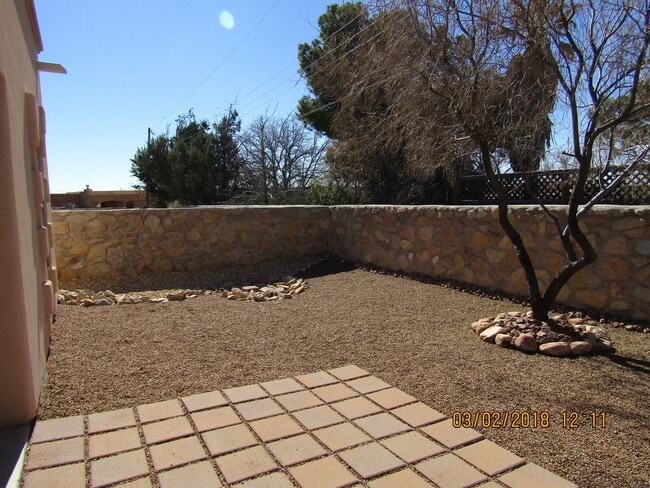 Building Photo - Beautiful 3 Bedroom/2 Bath Home !! **Comin...