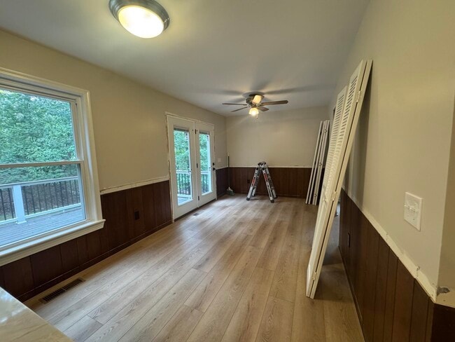 Building Photo - 250 Bobcat Ln