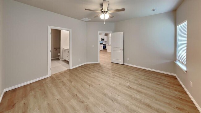 Building Photo - 6804 Labelle Dr
