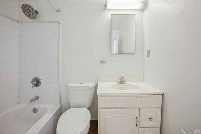 Building Photo - 501 Maplewood Gardens