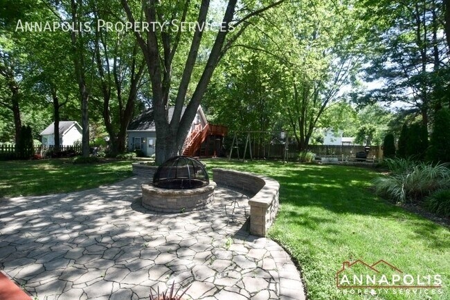 Building Photo - 714 Old Love Point Rd