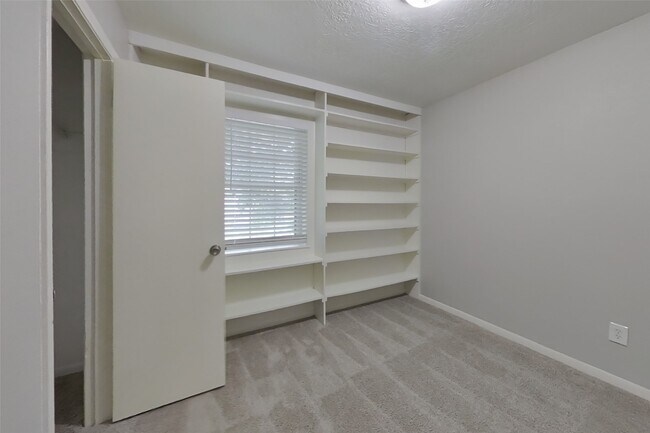 Building Photo - 2307 Hilton Head Dr