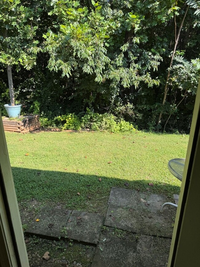 Building Photo - 2 Bedroom || 2 Bathroom - Single Level Tow...