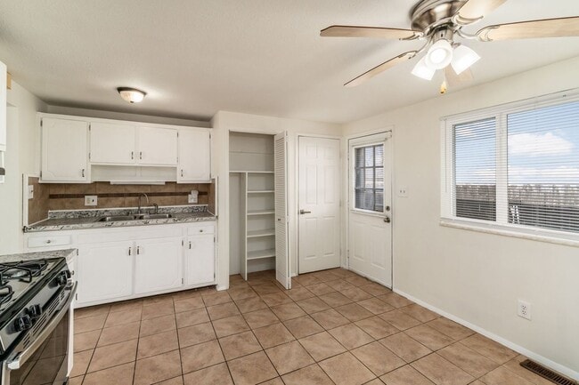 Building Photo - Updated 4 Bedroom, 2 Full Bath Ranch Home!!