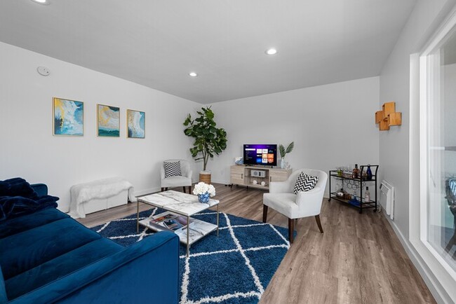 Building Photo - Beautifully remodeled 2 BR 2 BA condo w/ i...