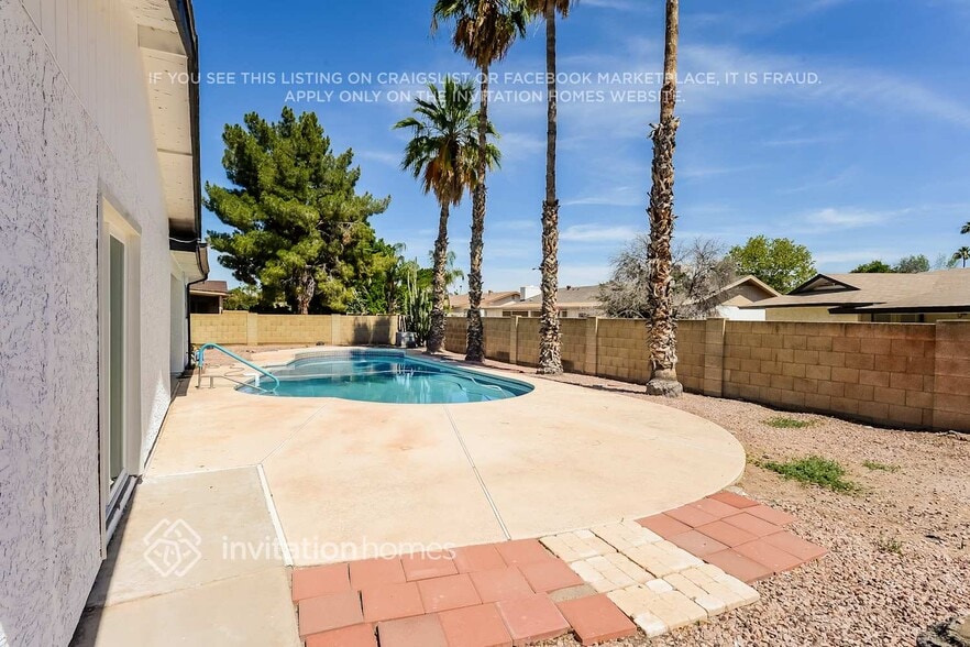 Building Photo - 1721 E 8th St