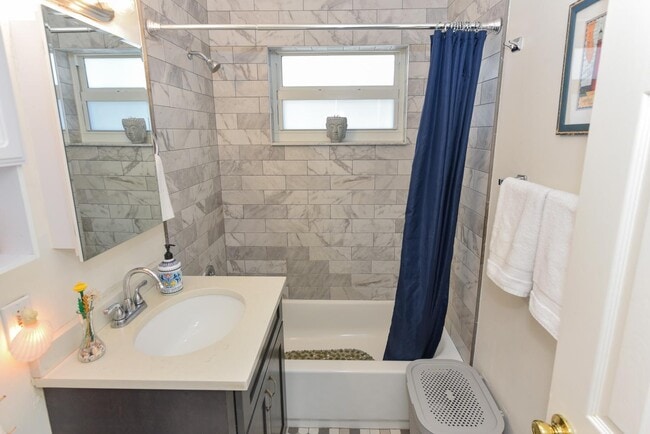 Building Photo - 727 Bunker Rd