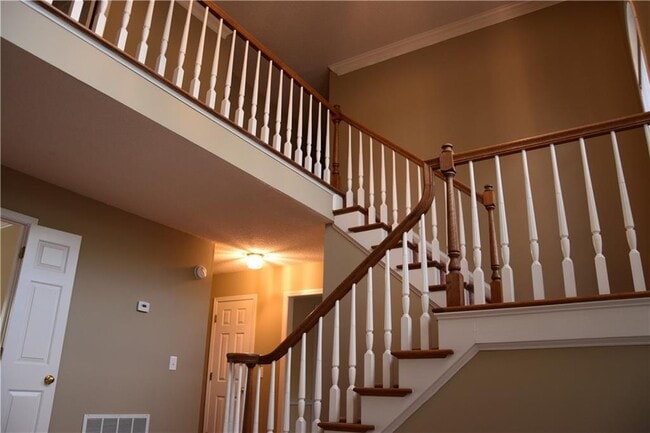 Building Photo - 490 Sherman Oaks Way