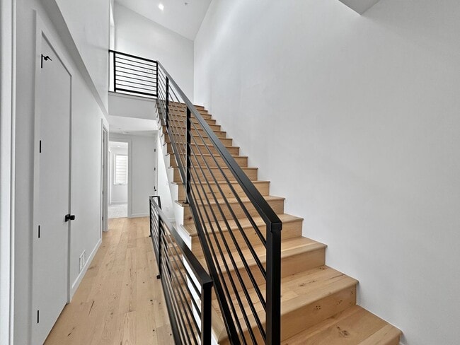 Building Photo - $0 DEPOSIT OPTION. BRAND NEW 4 BED 3 BATH HOME WITH ROOFTOP DECK IN BERKELEY